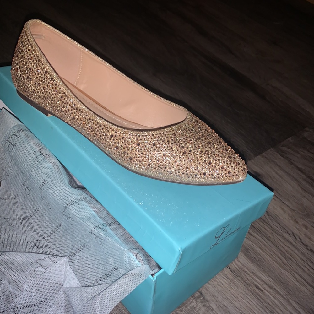 Flats - Picture 2 of 3